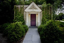 Image of Seward Johnson's 'The Chamber of Internal Dialogue'