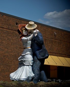 Image of Seward Johnson's 'A Turn of the Century'